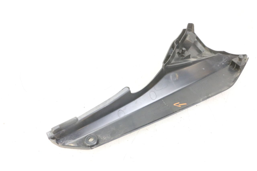 photo de LEFT UNDERSEAT PANEL SUZUKI GSX F GSXF 650 (2007 - 2015) - Alternative perspective