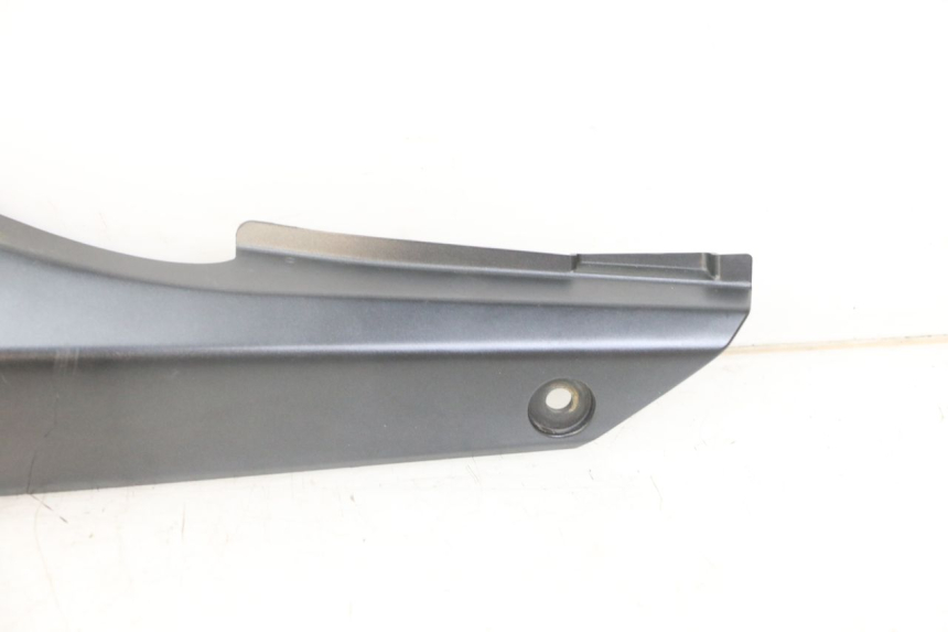 photo de LEFT UNDERSEAT PANEL SUZUKI GSX F GSXF 650 (2007 - 2015) - Fixing points details