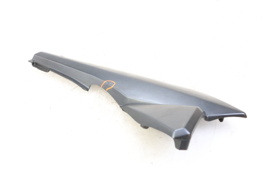 photo de LEFT UNDERSEAT PANEL SUZUKI GSX F GSXF 650 (2007 - 2015) - Technical close-up