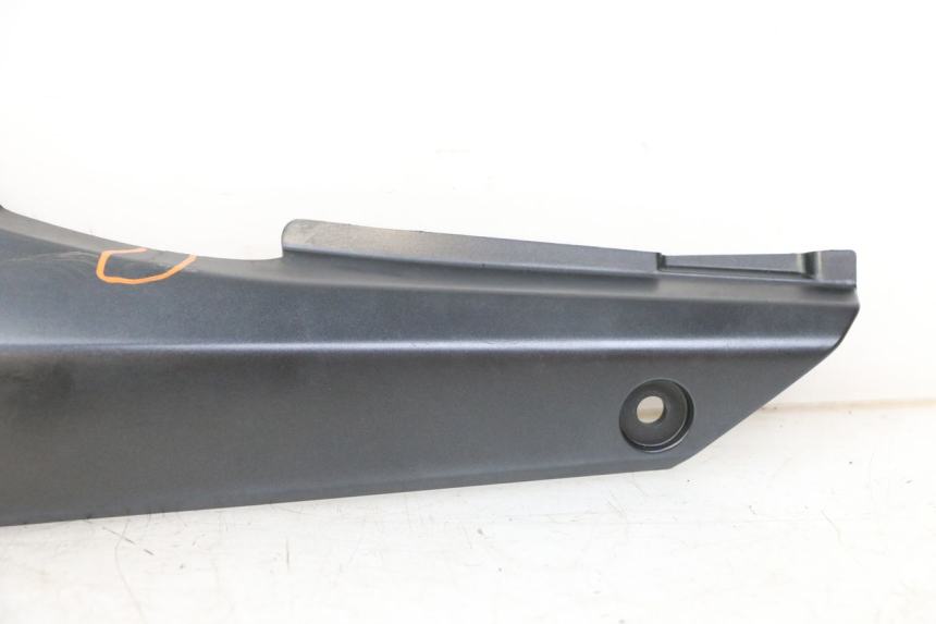 photo de LEFT UNDERSEAT PANEL SUZUKI GSX F GSXF 650 (2007 - 2015) - Fixing points details