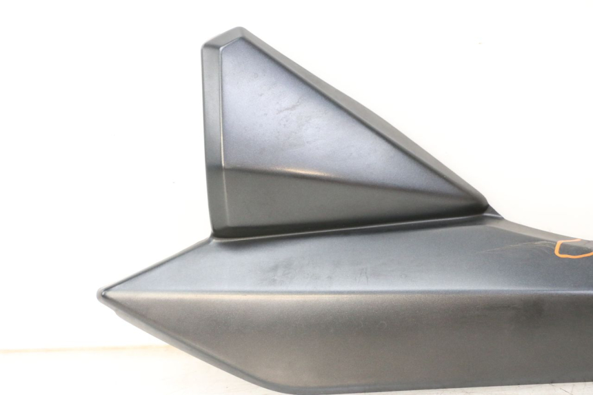 photo de LEFT UNDERSEAT PANEL SUZUKI GSX F GSXF 650 (2007 - 2015) - Surface and material condition