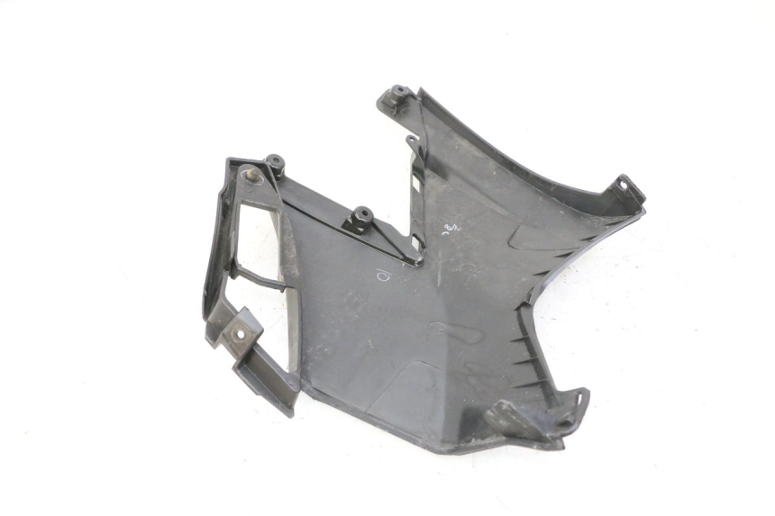 photo de LEFT UNDERSEAT COVER APRILIA SXR 50 (2021 - 2023) - Zoom on usage condition