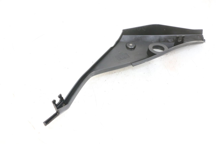 photo de LEFT UNDERSEAT PANEL YAMAHA TZR 50 (2008 - 2016) - Zoom on usage condition