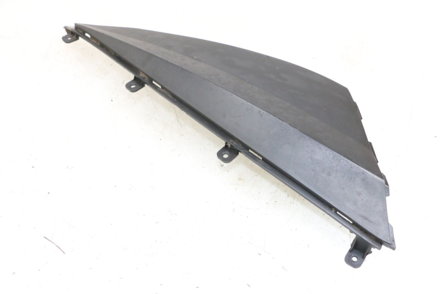 photo de Left side seat cover BEELINE VELOCE 4T 50 (2011 - 2020) - Zoom on usage condition