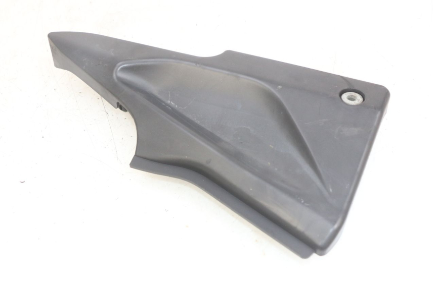 photo de LEFT UNDERSEAT COVER DAELIM VJ ROADWIN FI 125 (2008 - 2017) - Component detail