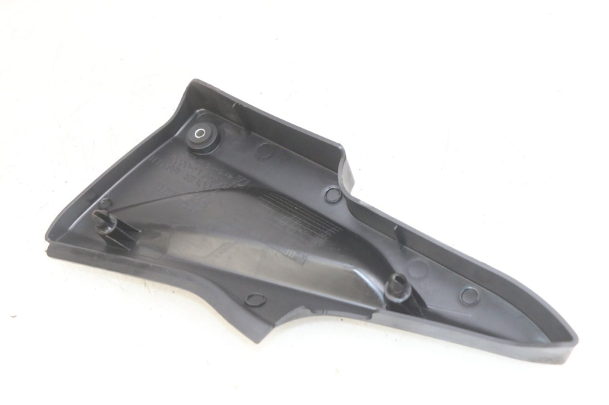 photo de LEFT UNDERSEAT COVER DAELIM VJ ROADWIN FI 125 (2008 - 2017) - Alternative perspective