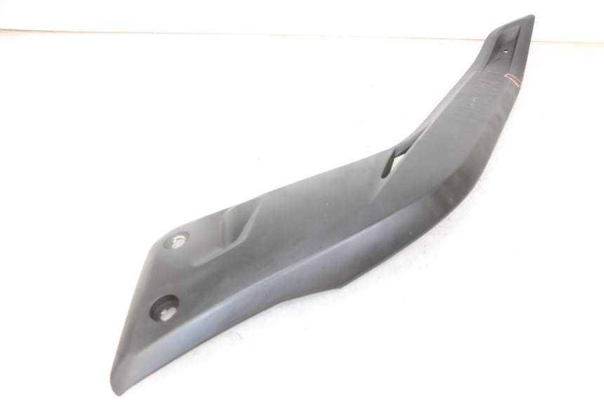 photo de LEFT UNDERSEAT COVER YAMAHA X-MAX XMAX 125 (2010 - 2013) - Fixing points details