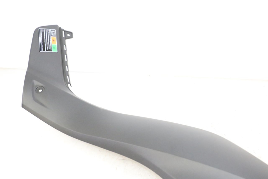 photo de LEFT UNDERSEAT PANEL YAMAHA XMAX X-MAX 125 (2021 - 2025) - Distinctive features