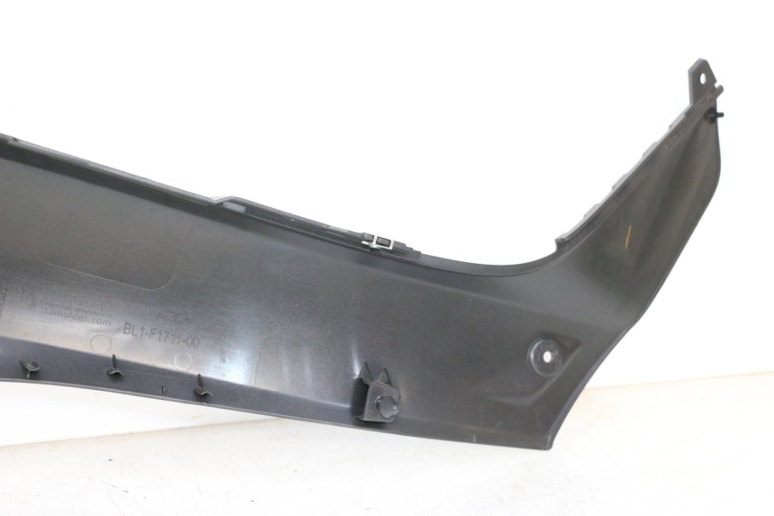 photo de LEFT UNDERSEAT PANEL YAMAHA XMAX X-MAX 125 (2021 - 2025) - Alternative perspective