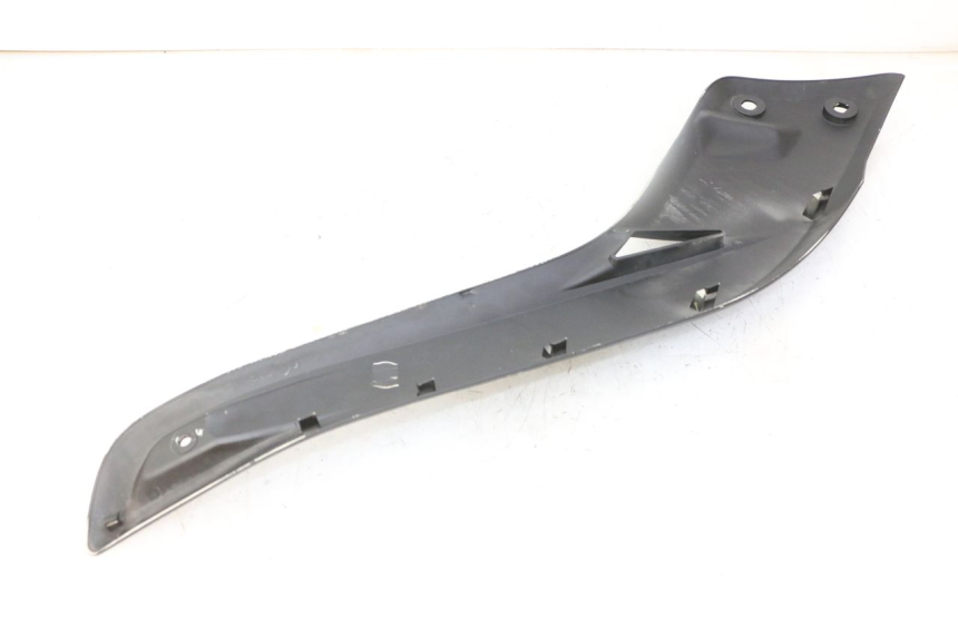 photo de LEFT UNDERSEAT COVER YAMAHA X-MAX XMAX 125 (2010 - 2013) - Technical close-up