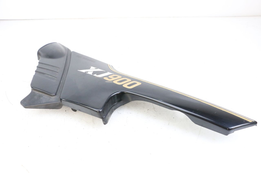 photo de LEFT UNDERSEAT PANEL YAMAHA XJ F 900 (1983 - 1994) - Alternative perspective
