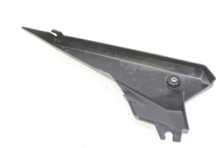 photo de LEFT UNDERSEAT PANEL YAMAHA XJ6 ABS 600 (2008 - 2016) - Alternative perspective