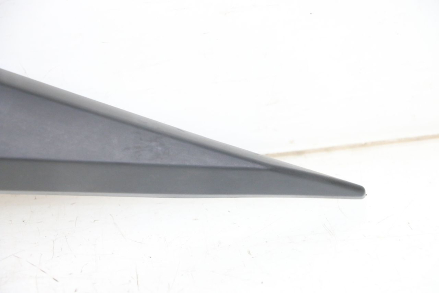 photo de LEFT UNDERSEAT PANEL YAMAHA XJ6 ABS 600 (2008 - 2016) - Fixing points details