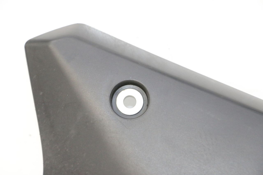 photo de LEFT UNDERSEAT PANEL YAMAHA XJ6 ABS 600 (2008 - 2016) - Fixing points details