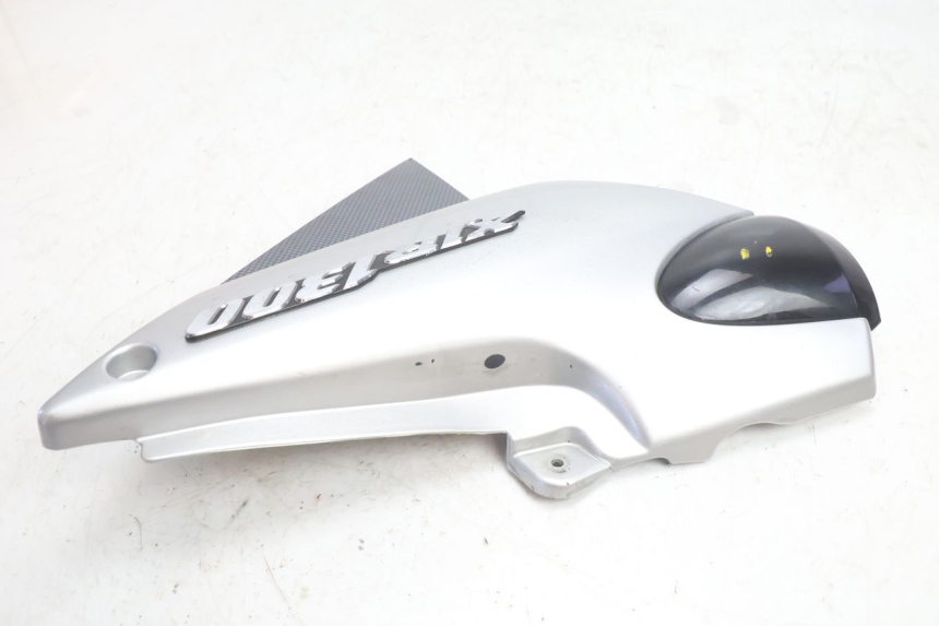 photo de LEFT UNDERSEAT PANEL YAMAHA XJR 1300 (1998 - 2002) - Technical close-up