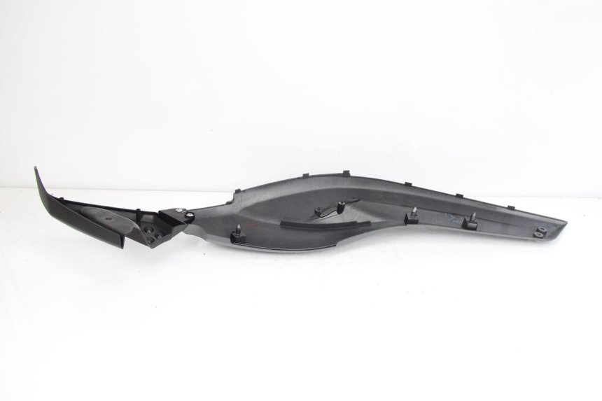 photo de LEFT UNDERSEAT PANEL YAMAHA XP T-MAX TMAX 500 (2008 - 2012) - Fixing points details