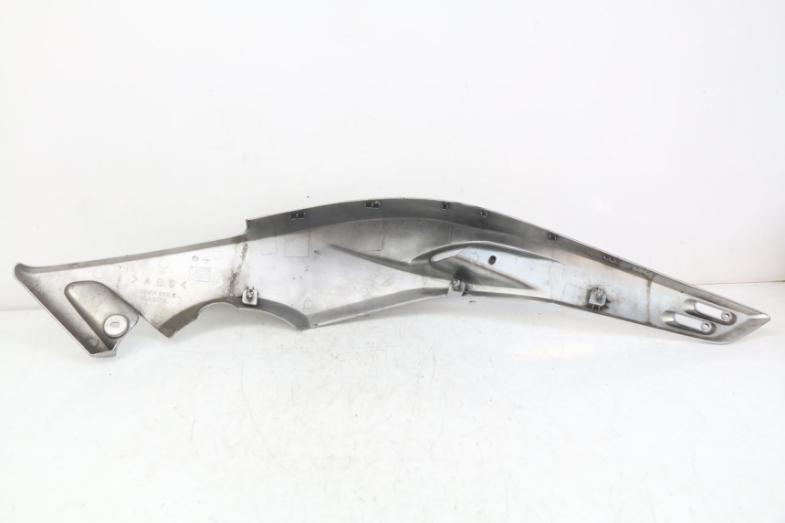 photo de LEFT UNDERSEAT PANEL YAMAHA XP T-MAX TMAX 500 (2004 - 2007) - Component detail
