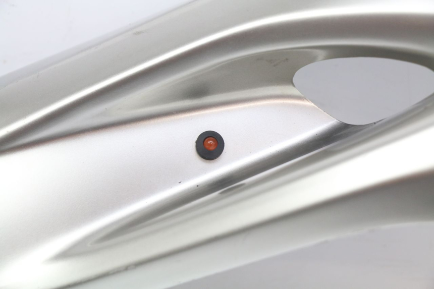 photo de LEFT UNDERSEAT PANEL YAMAHA XP T-MAX TMAX 500 (2004 - 2007) - Zoom on usage condition