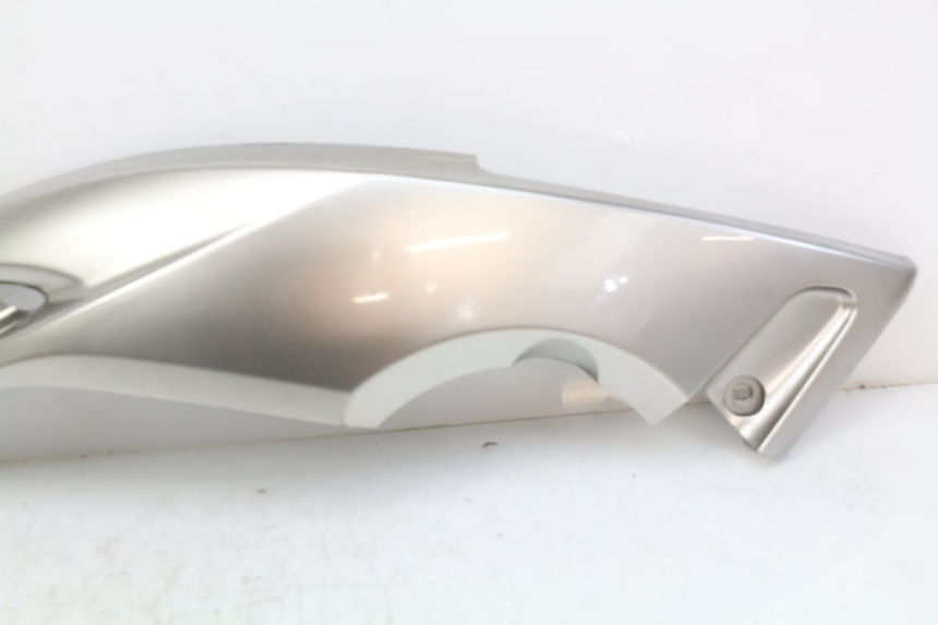 photo de LEFT UNDERSEAT PANEL YAMAHA XP T-MAX TMAX 500 (2004 - 2007) - Technical close-up
