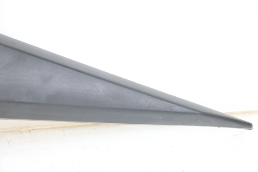 photo de LEFT UNDERSEAT PANEL YAMAHA XJ6 ABS 600 (2008 - 2016) - Technical close-up