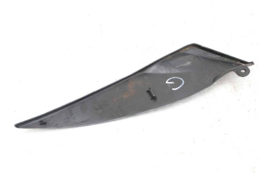 photo de LEFT UNDERSEAT COVER YAMAHA YZF R1 1000 (2007 - 2008) - Zoom on usage condition