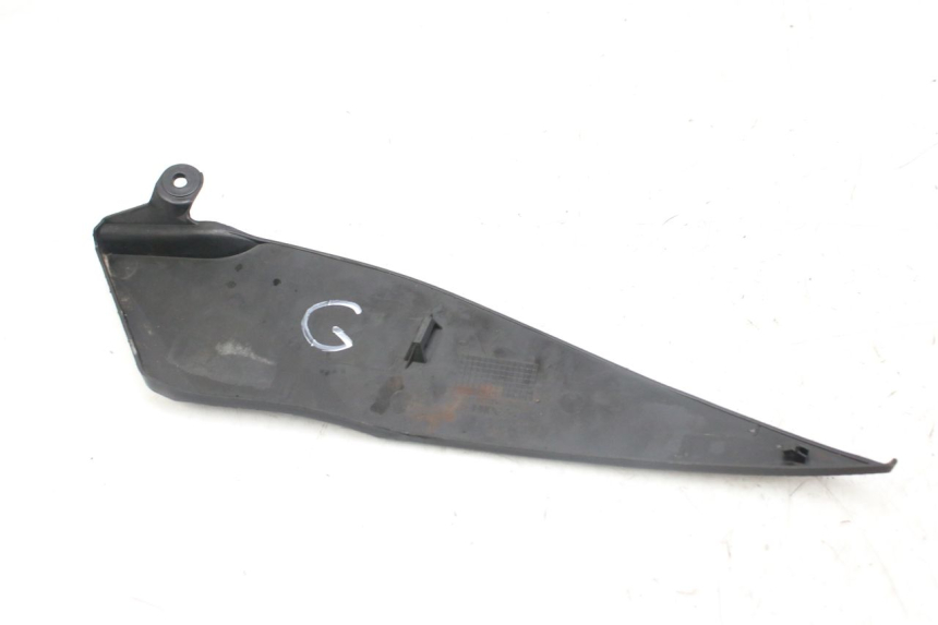 photo de LEFT UNDERSEAT COVER YAMAHA YZF R1 1000 (2007 - 2008) - Alternative perspective