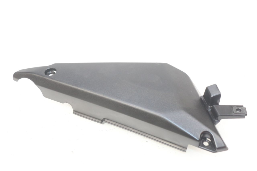 photo de LEFT UNDERSEAT COVER KAWASAKI Z 650 (2016 - 2019) - Alternative perspective