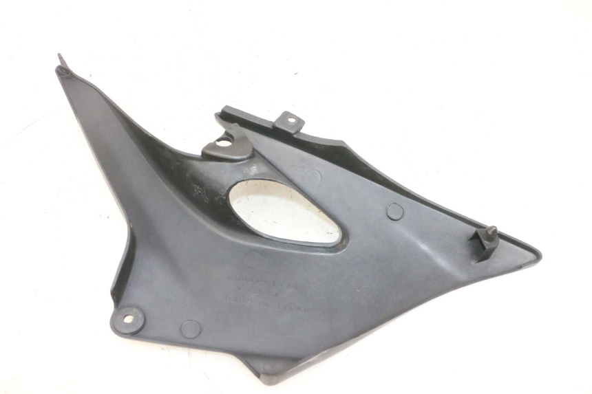 photo de LEFT UNDERSEAT PANEL KAWASAKI ZR 7 750 (1999 - 2004) - Alternative perspective