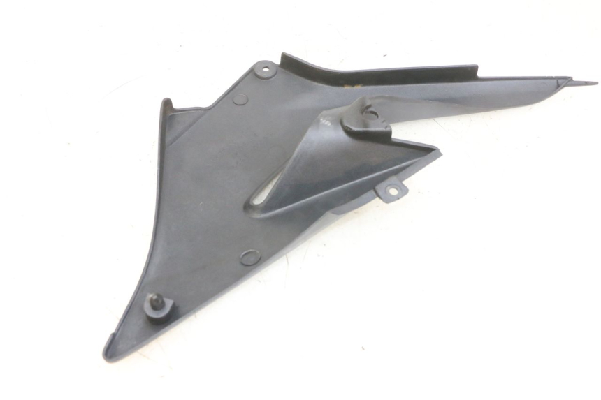 photo de LEFT UNDERSEAT PANEL KAWASAKI ZR 7 750 (1999 - 2004) - Technical close-up