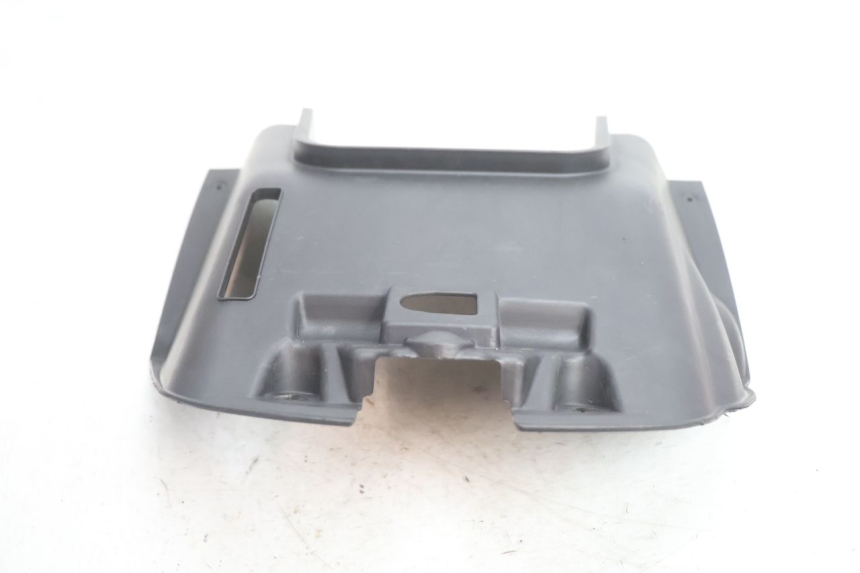 photo de UNDERSEAT PANEL GILERA GP 800 (2007 - 2013) - Zoom on usage condition