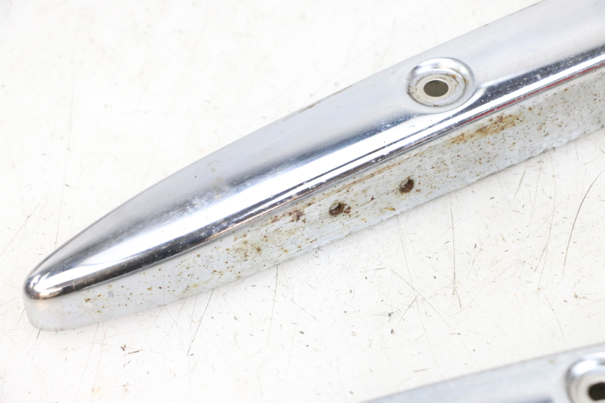 photo de UNDERSEAT PANEL SUZUKI GZ MARAUDER 125 (1998 - 2004) - Zoom on usage condition