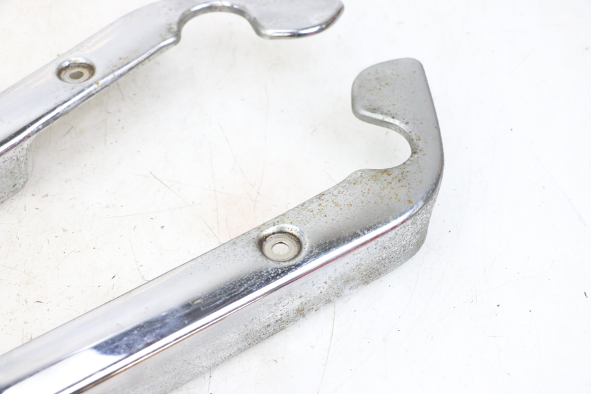 photo de UNDERSEAT PANEL SUZUKI GZ MARAUDER 125 (1998 - 2004) - Technical close-up