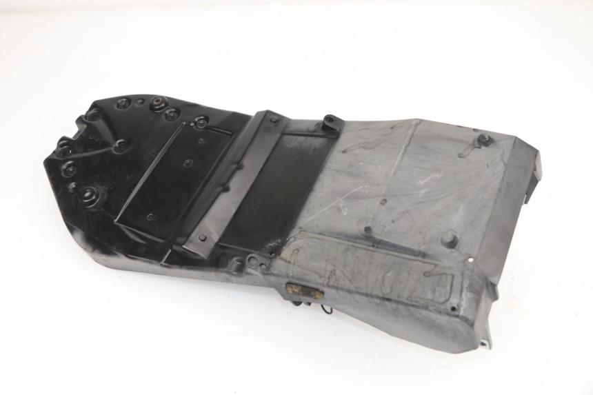 photo de UNDERSEAT COVER KAWASAKI Z 750 (2007 - 2013) - Technical close-up