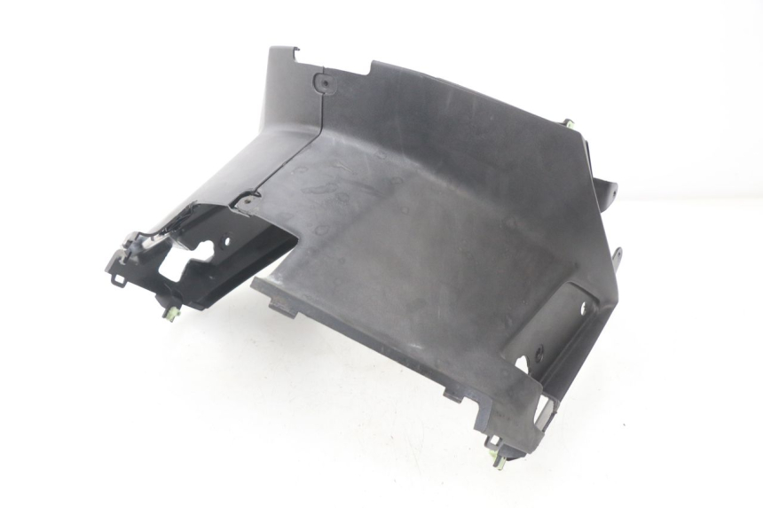 photo de UNDERSEAT COVER PEUGEOT KISBEE 2T 50 (2010 - 2017) - Zoom on usage condition