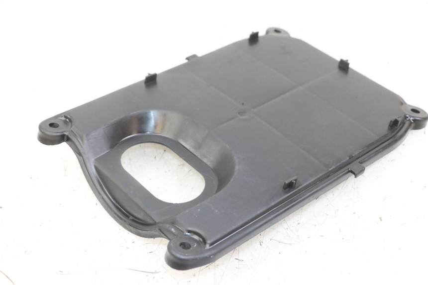 photo de UNDERSEAT PANEL MASAI XL 50 (2012 - 2019) - Zoom on usage condition