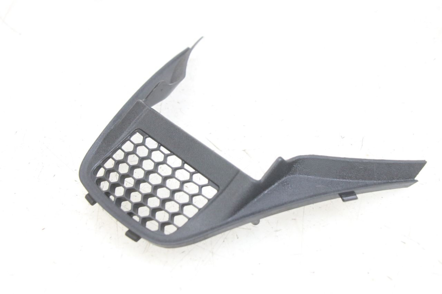 photo de UNDERSEAT COVER PIAGGIO MEDLEY 125 (2016 - 2023) - Zoom on usage condition