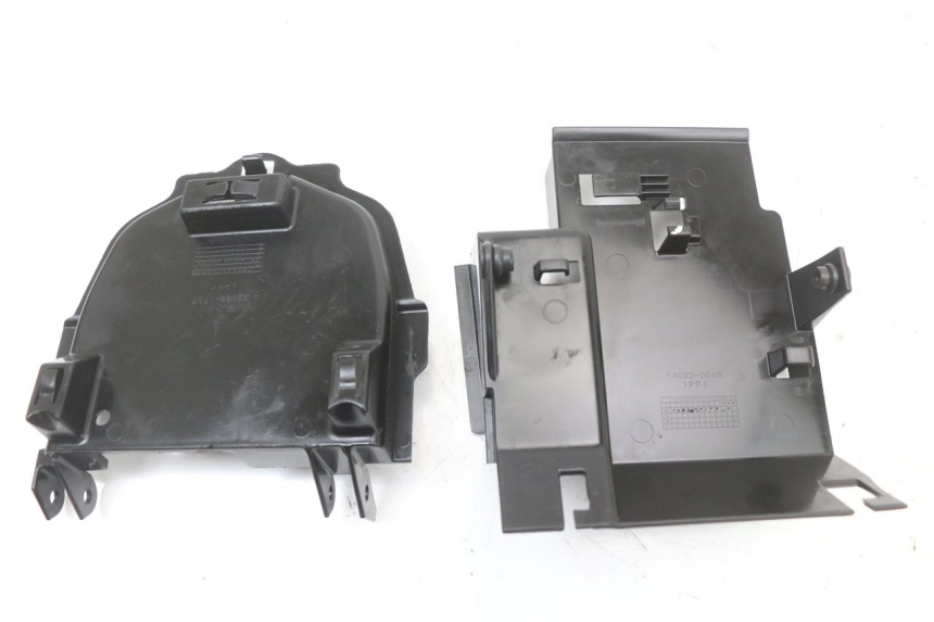 photo de UNDERSEAT PANEL KAWASAKI NINJA 400 (2018 - 2023) - Zoom on usage condition