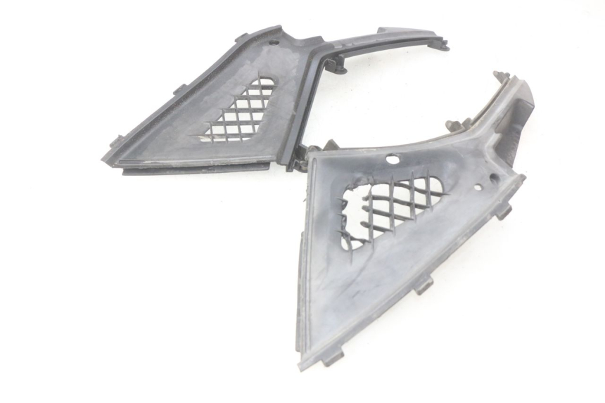 photo de UNDERSEAT COVER KYMCO PEOPLE 250 (2004 - 2008) - Technical close-up