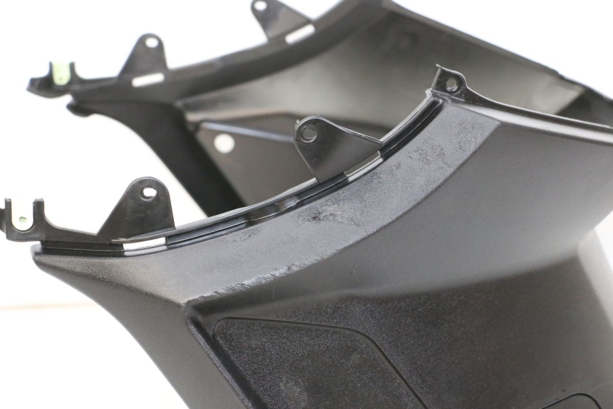 photo de UNDERSEAT PANEL PEUGEOT STREETZONE 4T 50 (2018 - 2023) - Technical close-up