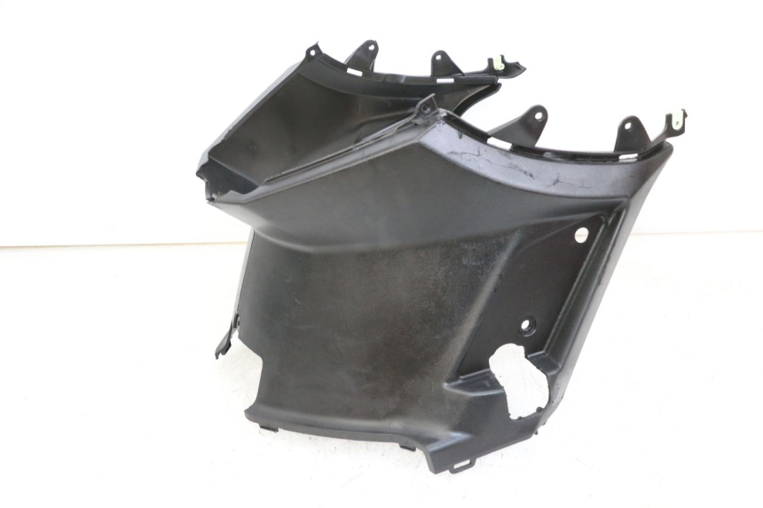 photo de UNDERSEAT PANEL PEUGEOT STREETZONE 4T 50 (2018 - 2023) - Fixing points details