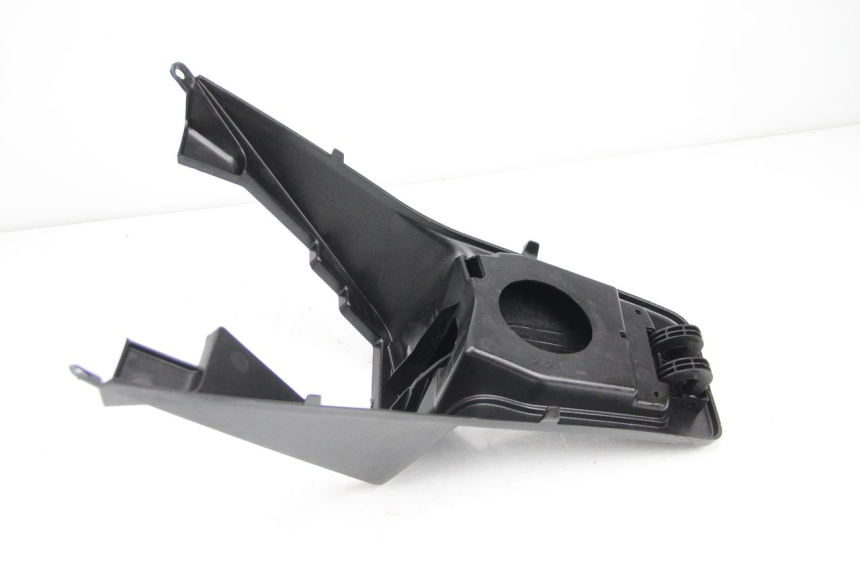 photo de UNDERSEAT PANEL PEUGEOT SATELIS 125 (2013 - 2018) - Fixing points details