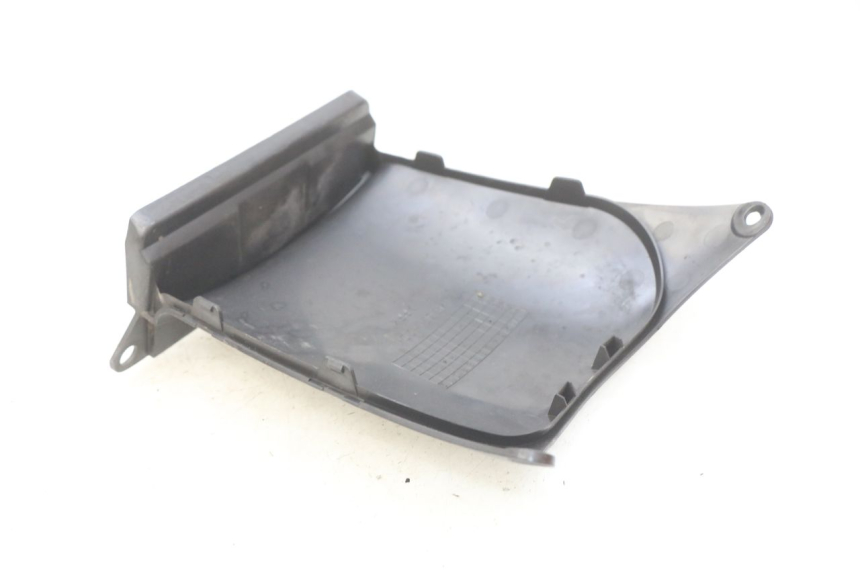 photo de UNDERSEAT COVER SUZUKI SIXTEEN 125 (2008 - 2010) - Component detail