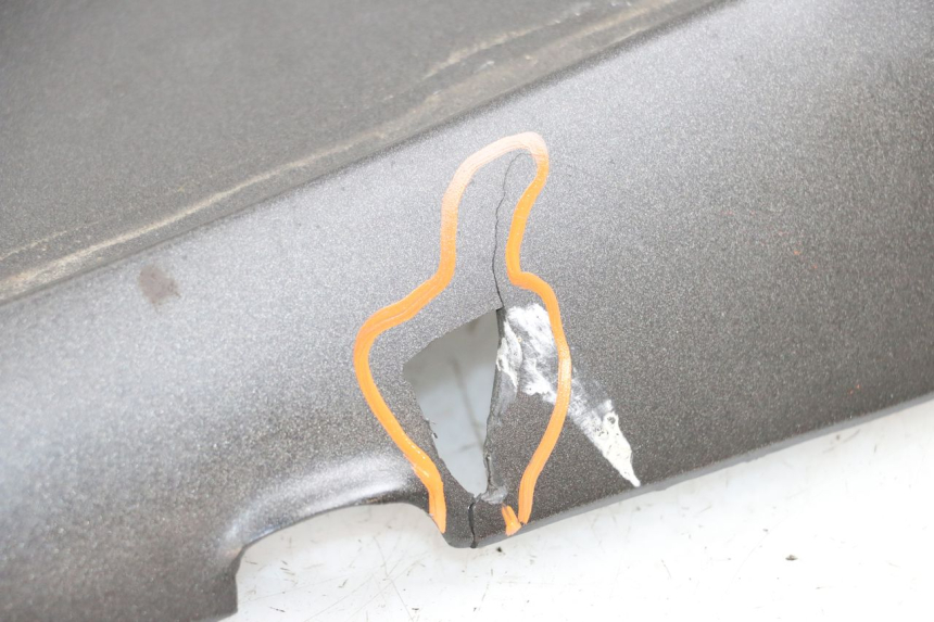 photo de UNDERSEAT PANEL APRILIA SR CARB LC 2T 50 (2004 - 2012) - Zoom on usage condition