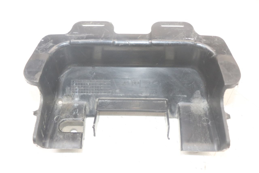 photo de UNDERSEAT COVER SUZUKI SV N 650 (1999 - 2002) - Component detail