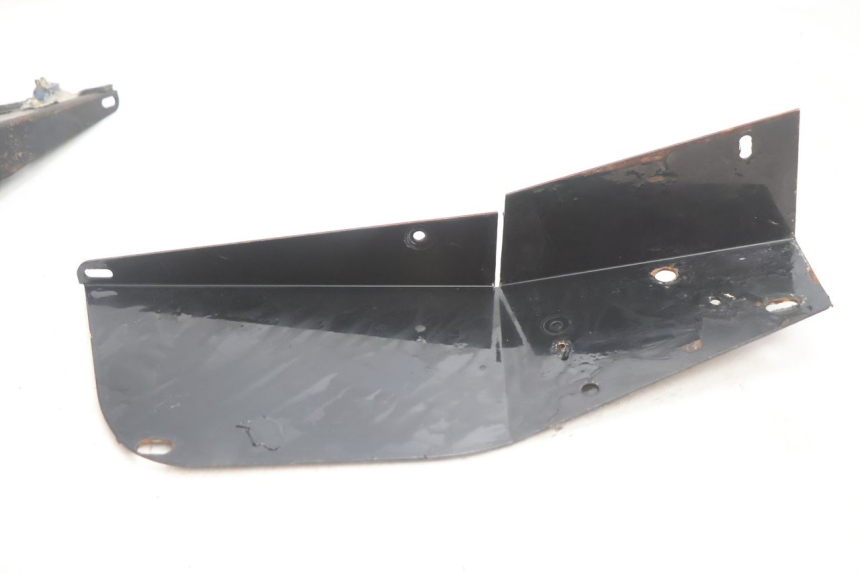 photo de UNDERSEAT PANEL BOOM TRIKE FUN 500 (2004 - 2010) - Fixing points details