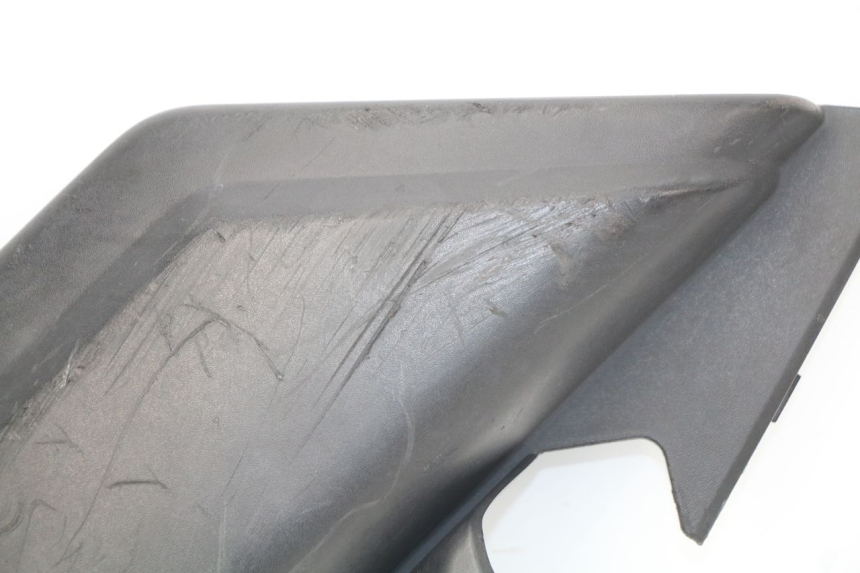 photo de UNDERSEAT COVER YAMAHA XMAX X-MAX 125 (2006 - 2009) - Fixing points details