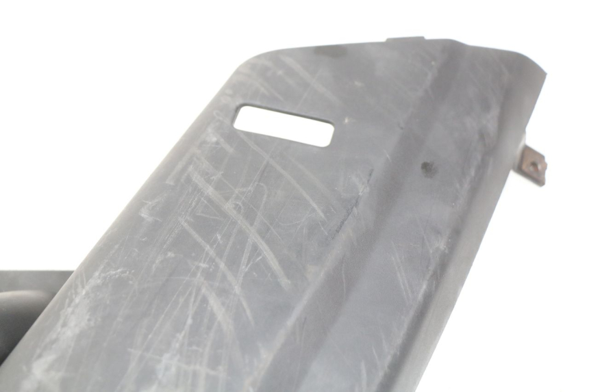 photo de UNDERSEAT COVER YAMAHA XMAX X-MAX 125 (2006 - 2009) - Fixing points details