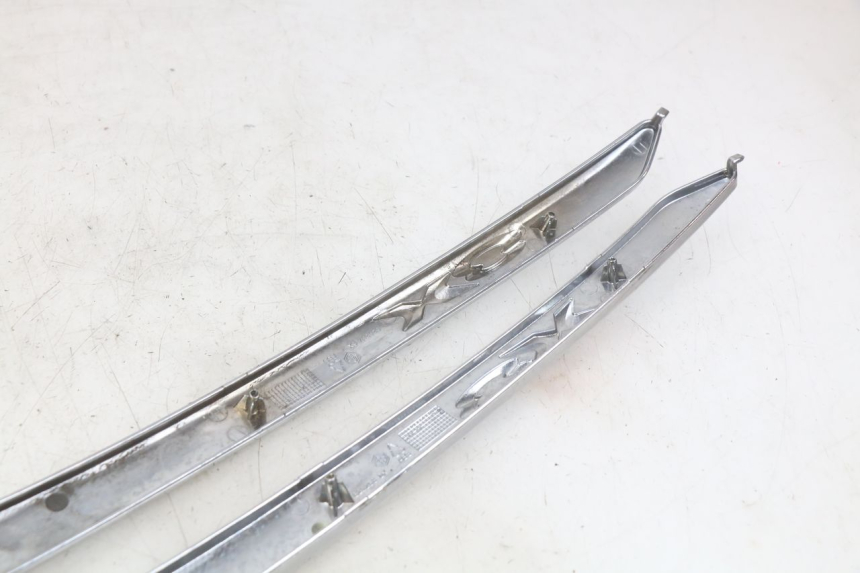 photo de UNDERSEAT COVER PIAGGIO X8 125 (2004 - 2007) - Fixing points details