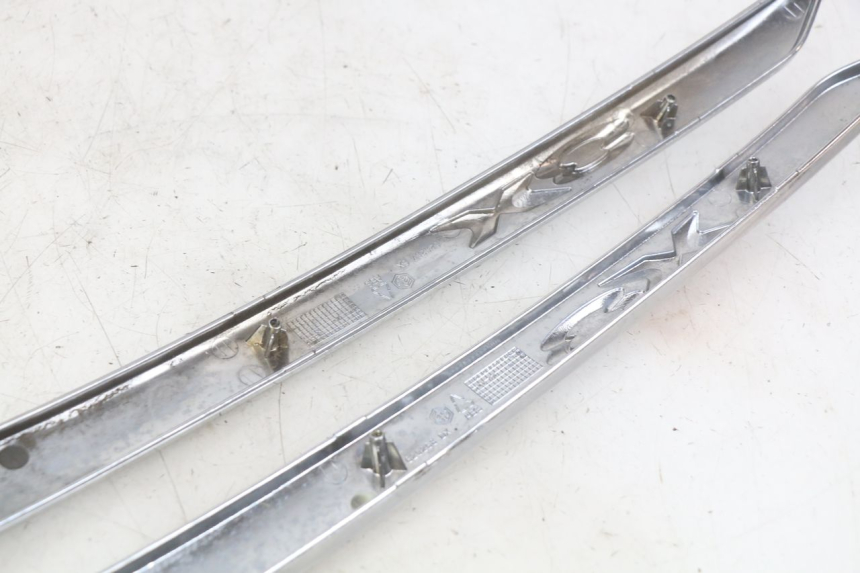 photo de UNDERSEAT COVER PIAGGIO X8 125 (2004 - 2007) - Surface and material condition