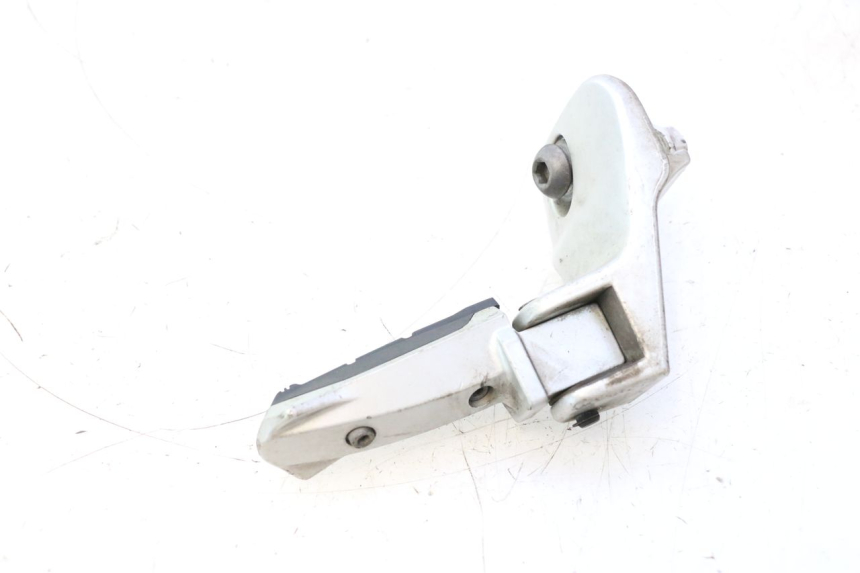 photo de REAR RIGHT FOOTREST BMW C1 125 (2000 - 2003) - Zoom on usage condition